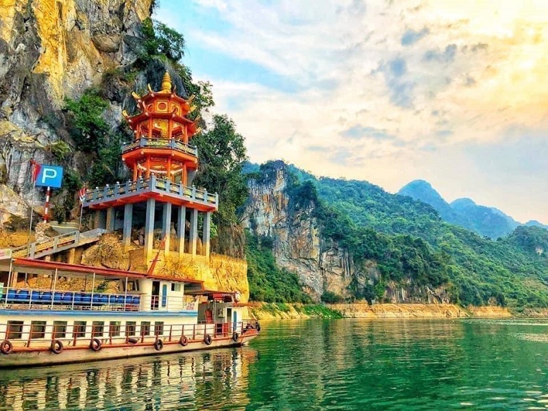 ảnh các điểm du lịch tại hòa bình Đền Bà Chúa Thác Bờ