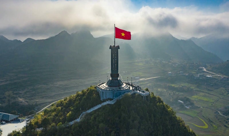 ảnh các địa điểm du lịch tại tuyên quang Cột cờ Lũng Cú