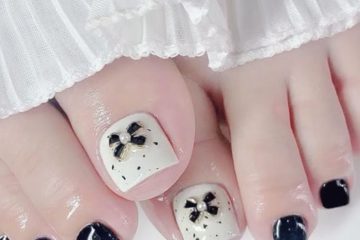 nail chân đen trắng chấm bi