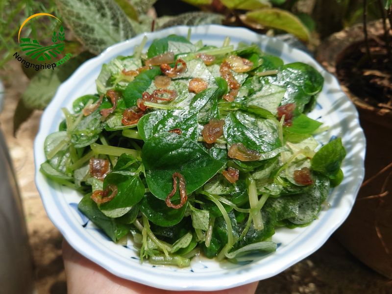 rau càng cua trong bữa ăn
